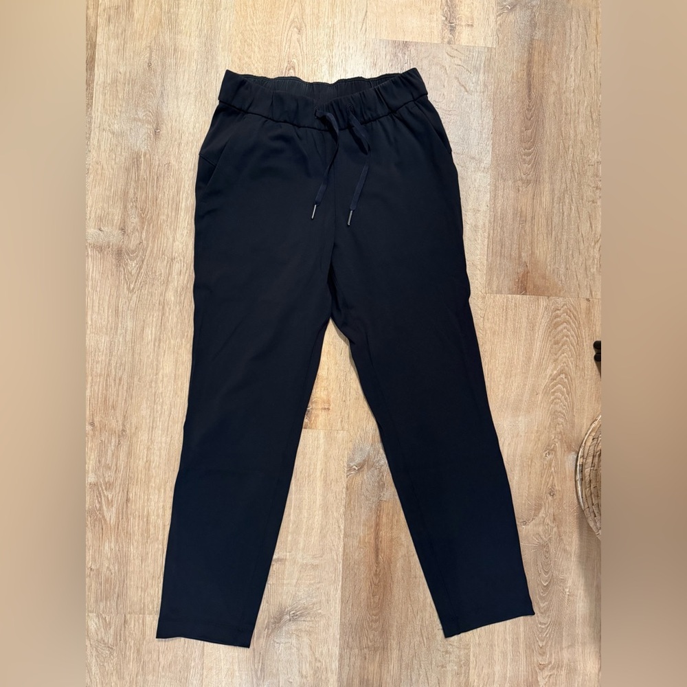 Lululemon - On The Fly Jogger Black Casual Athletic, Size 4